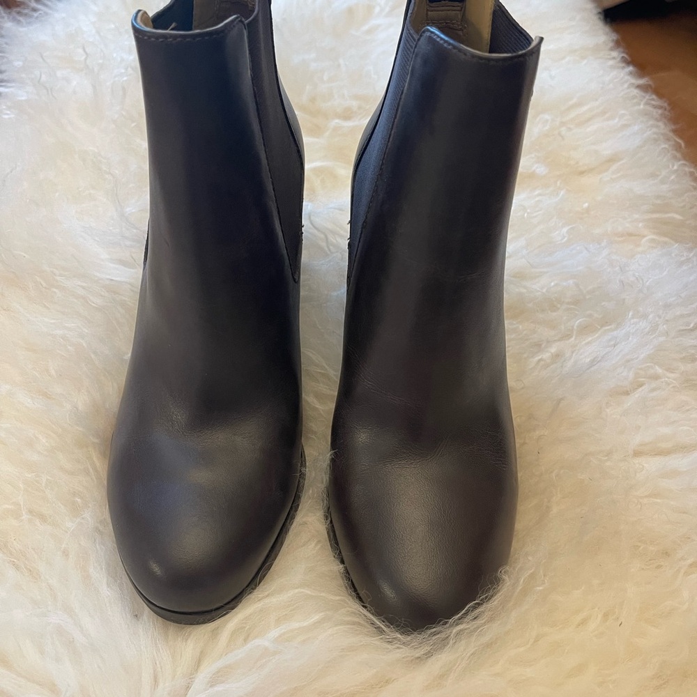 Michael Kors Leather Chelsea Ankle Boots Women’s Size 7 Brown